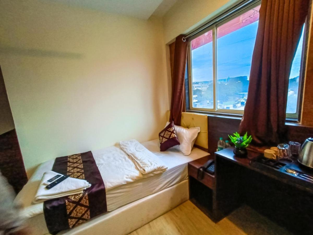 City Air Pune Luaran gambar